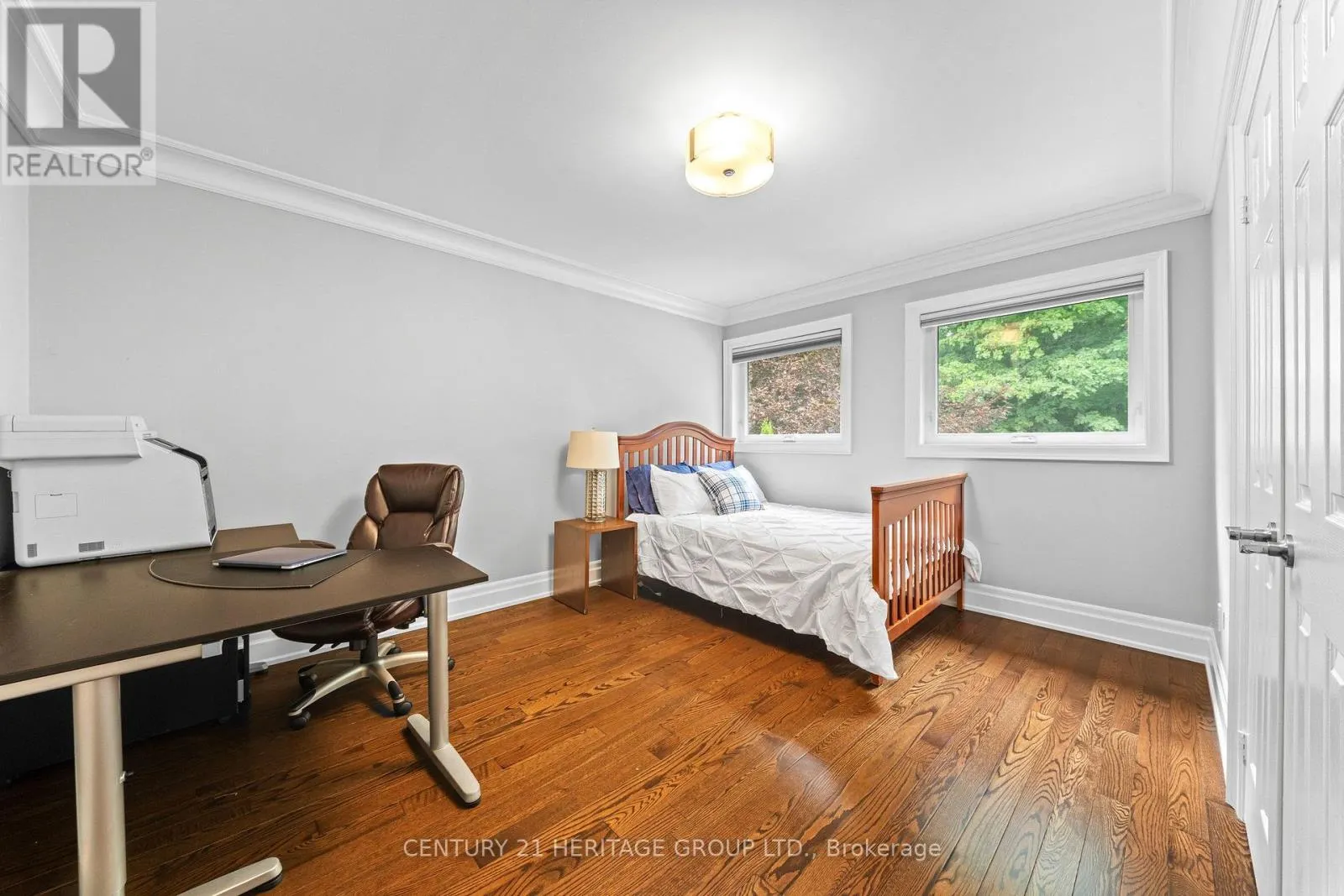 48 CARLYLE CRESCENT
