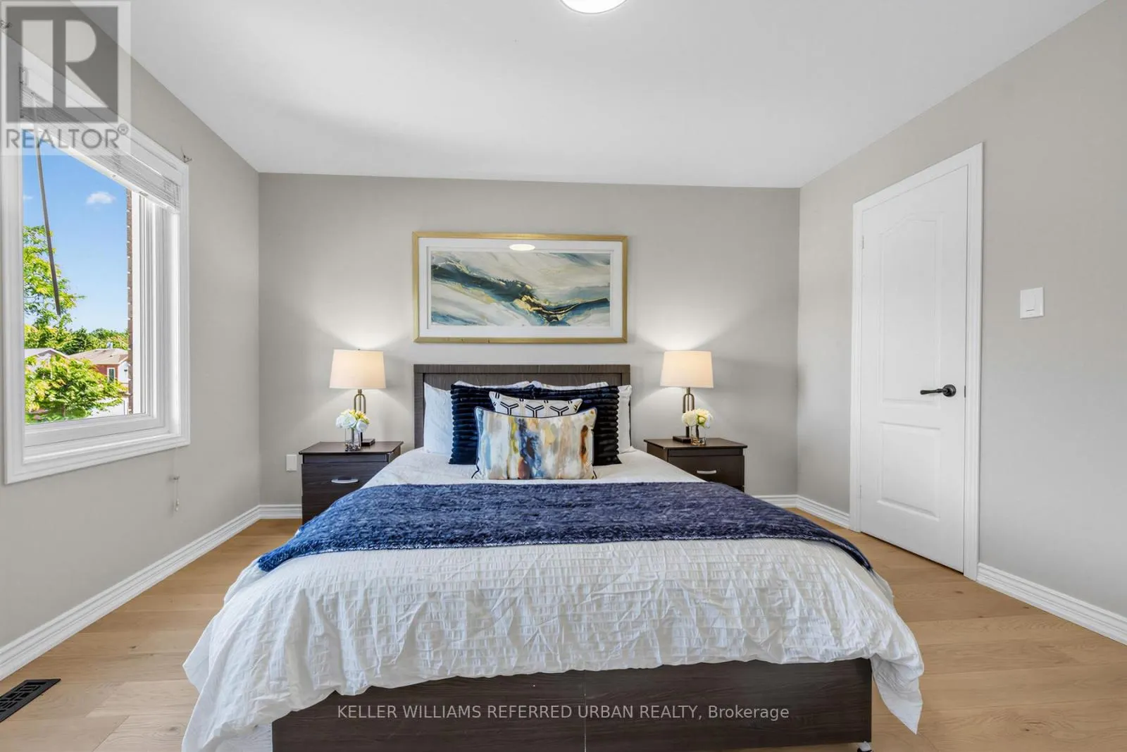 350 PICKERING CRESCENT