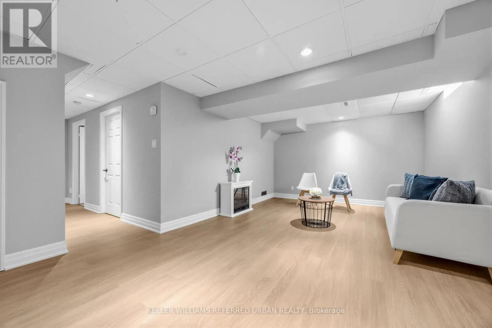 350 PICKERING CRESCENT