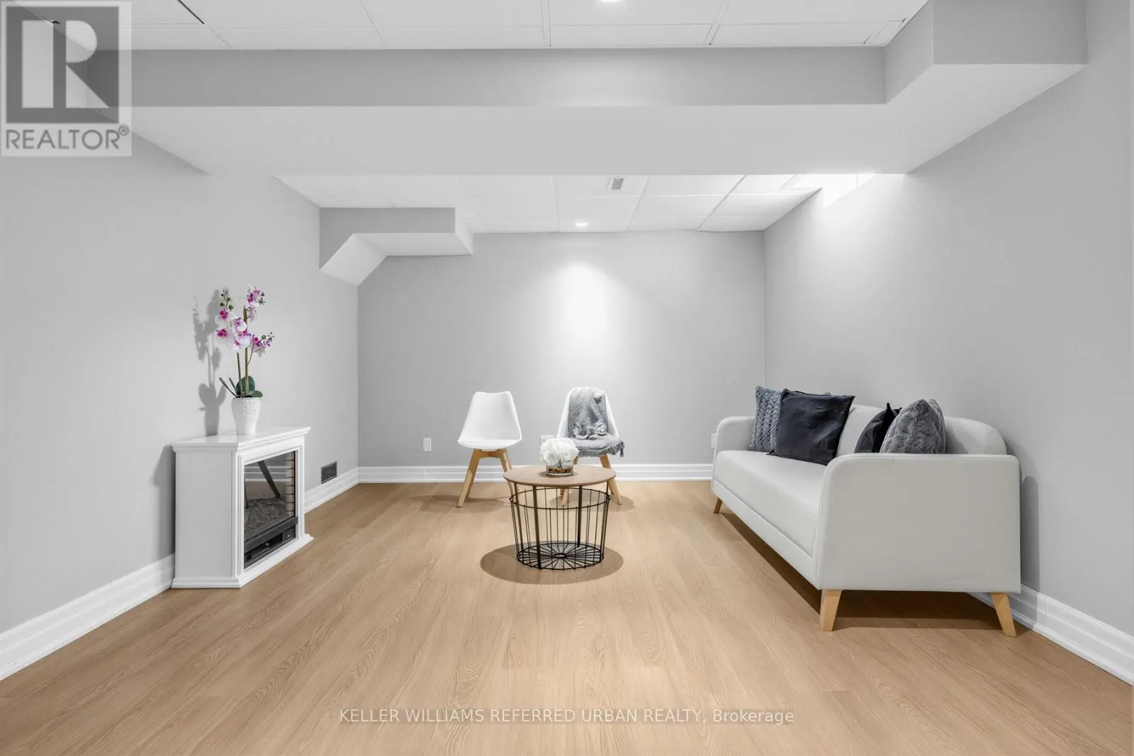 350 PICKERING CRESCENT