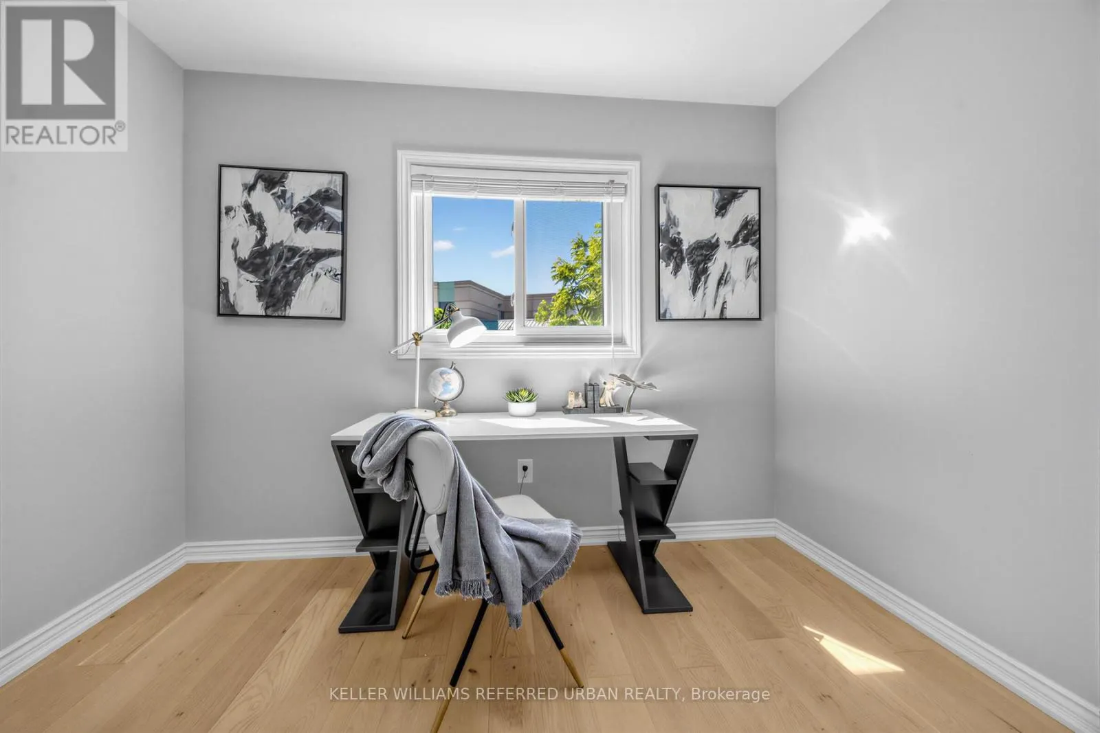 350 PICKERING CRESCENT