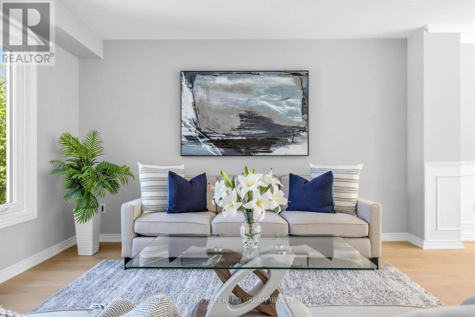 350 PICKERING CRESCENT