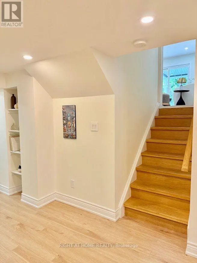 315 ROYWOOD CRESCENT
