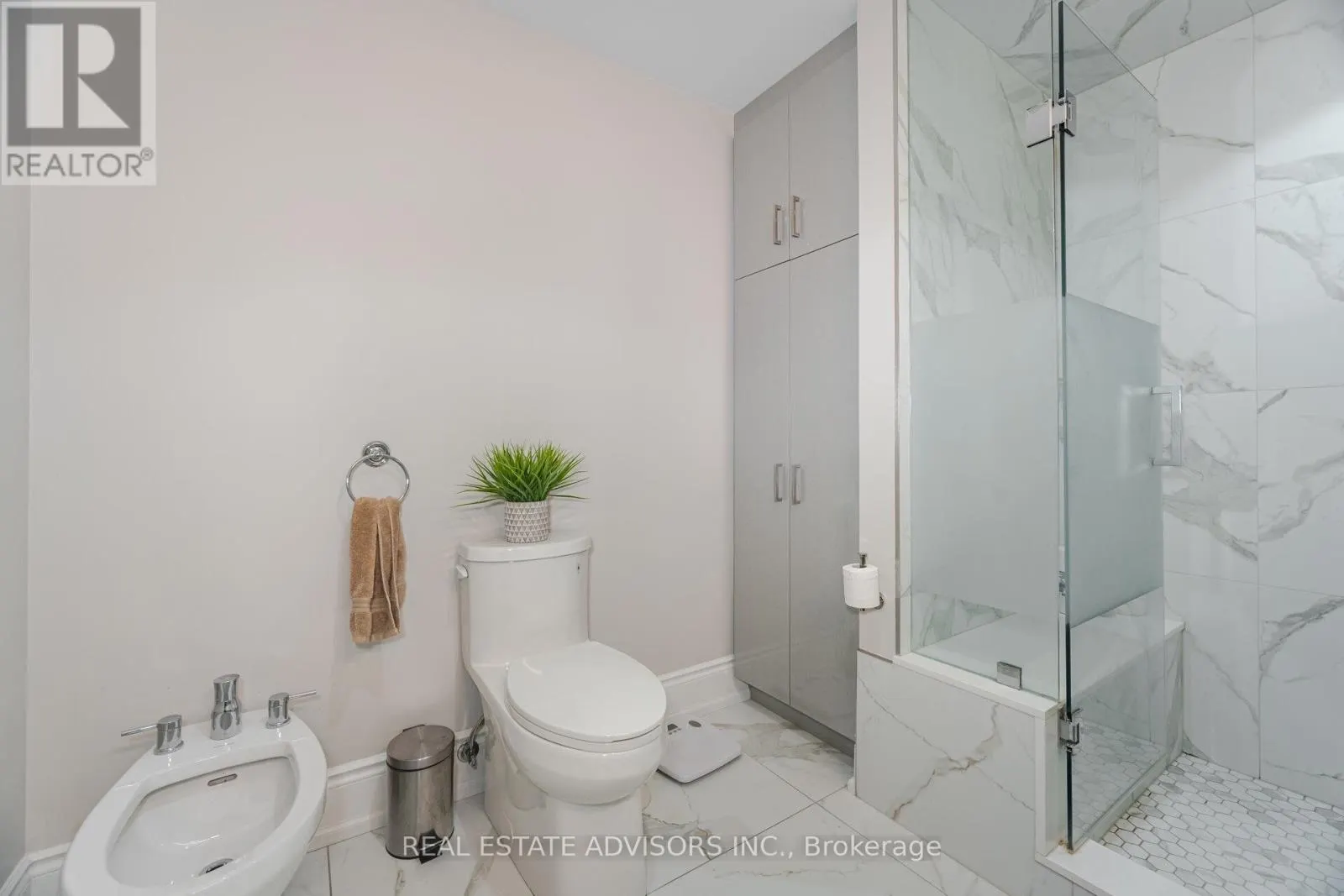 313 - 53 WOODBRIDGE AVENUE