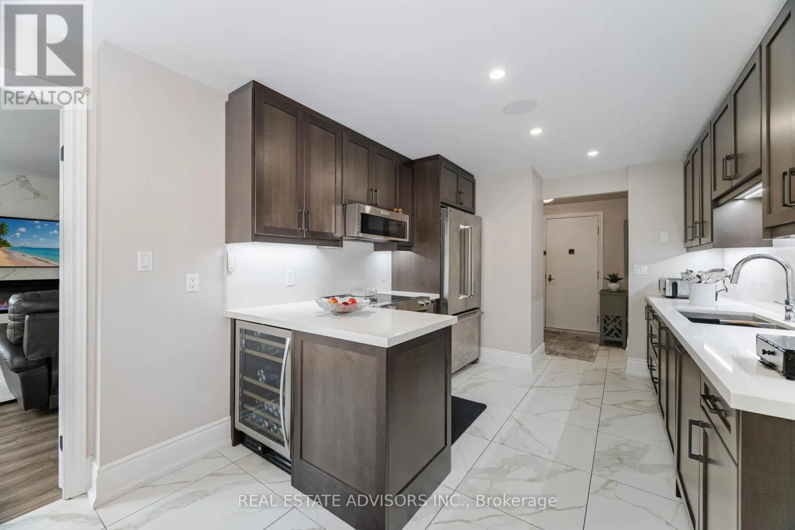 313 - 53 WOODBRIDGE AVENUE