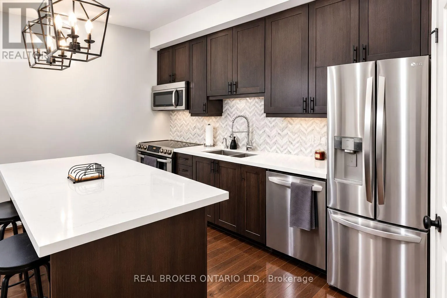 111 - 12 WOODSTREAM BOULEVARD