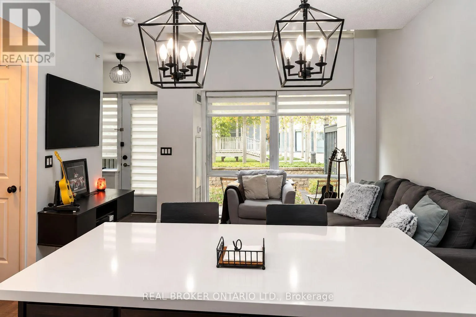 111 - 12 WOODSTREAM BOULEVARD