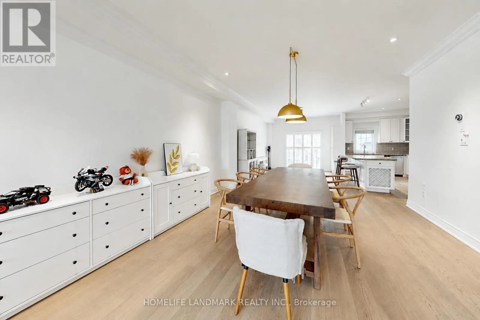 27 - 8900 BATHURST STREET