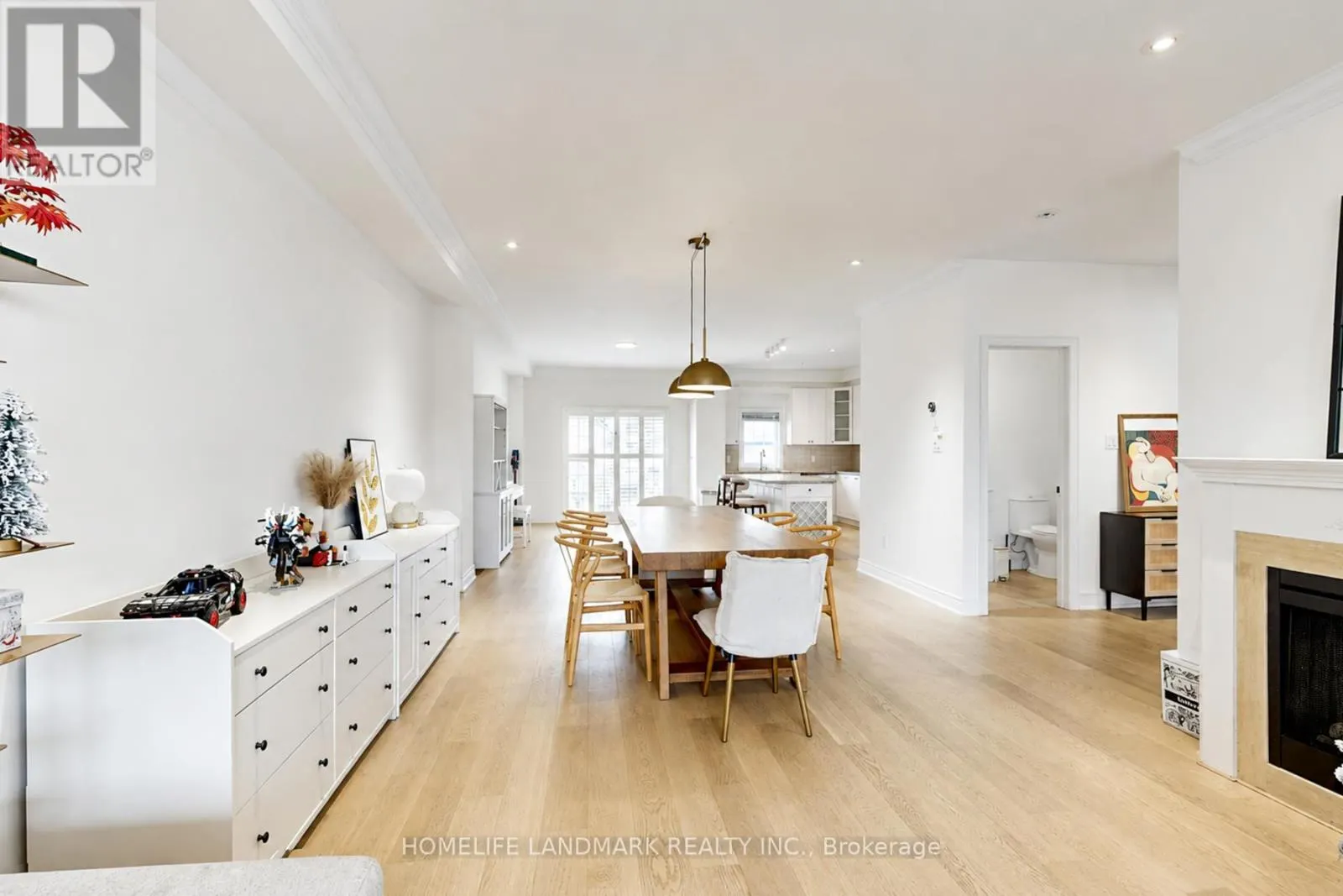 27 - 8900 BATHURST STREET