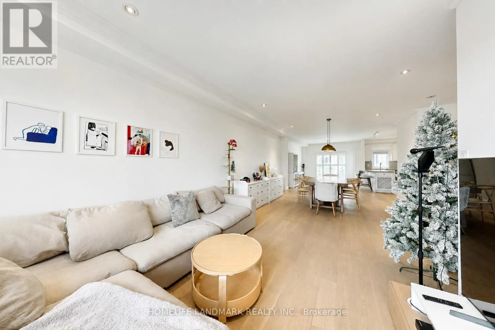 27 - 8900 BATHURST STREET