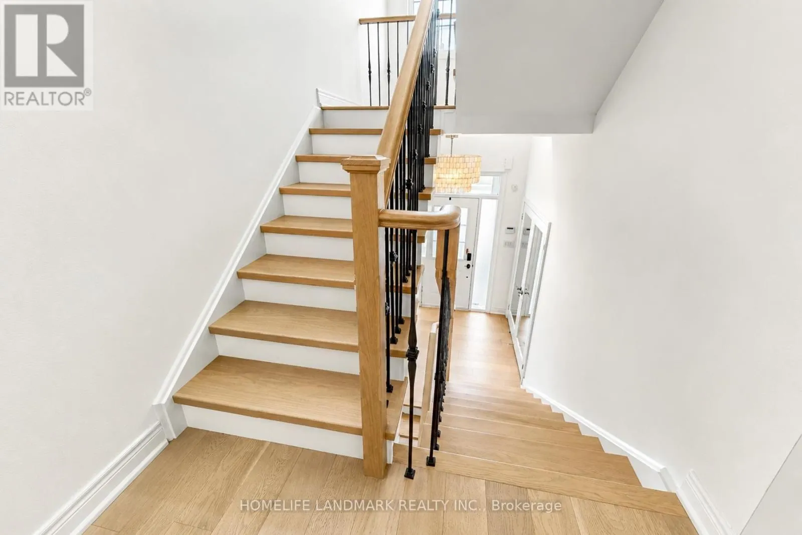 27 - 8900 BATHURST STREET