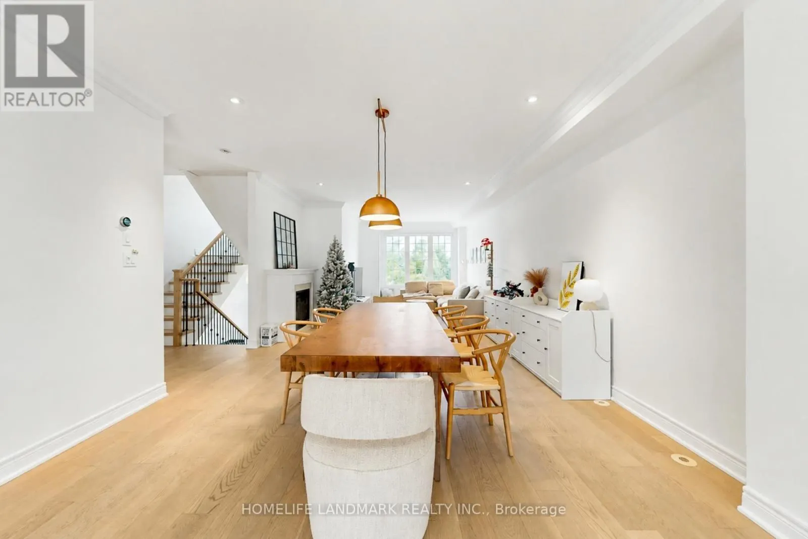 27 - 8900 BATHURST STREET