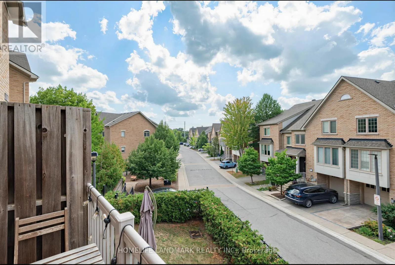 27 - 8900 BATHURST STREET
