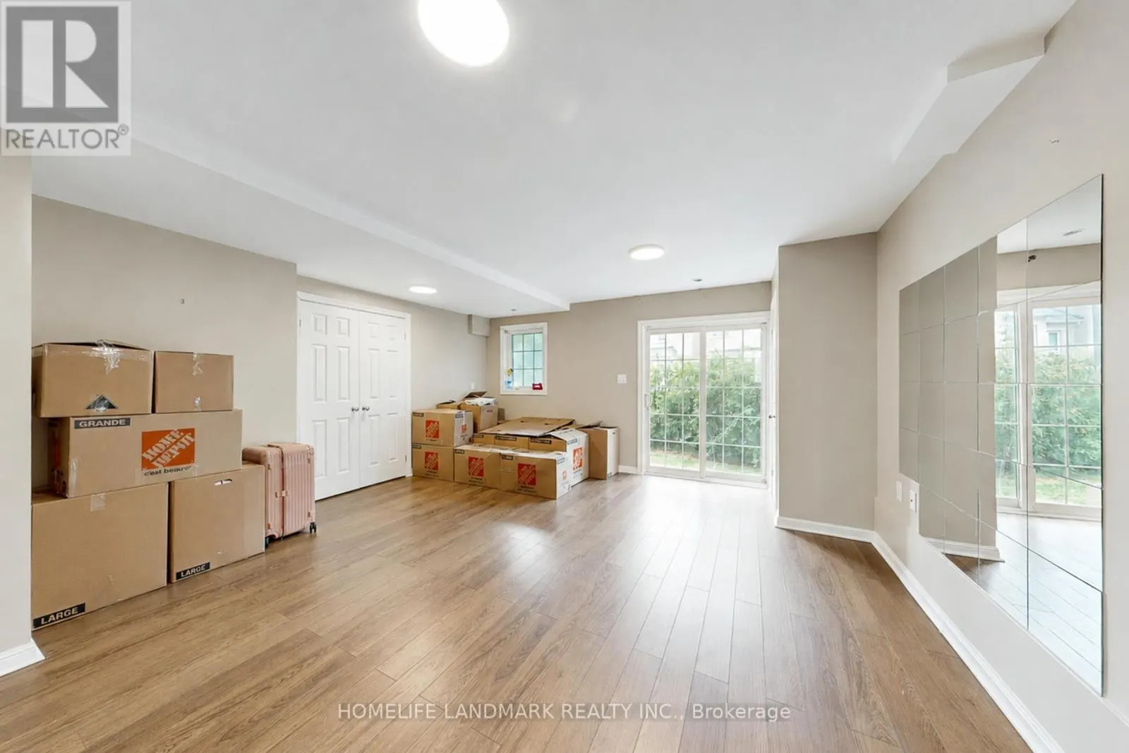 27 - 8900 BATHURST STREET