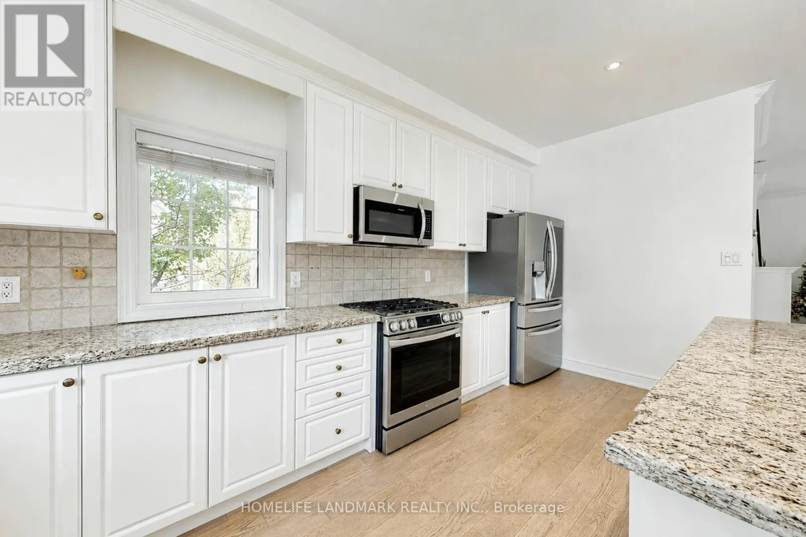 27 - 8900 BATHURST STREET