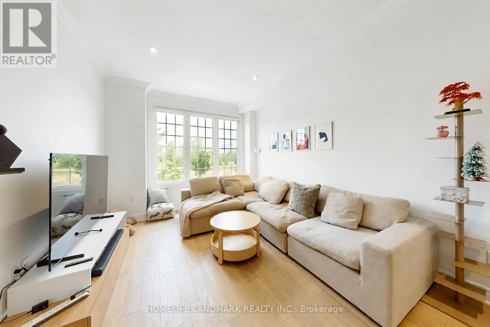 27 - 8900 BATHURST STREET