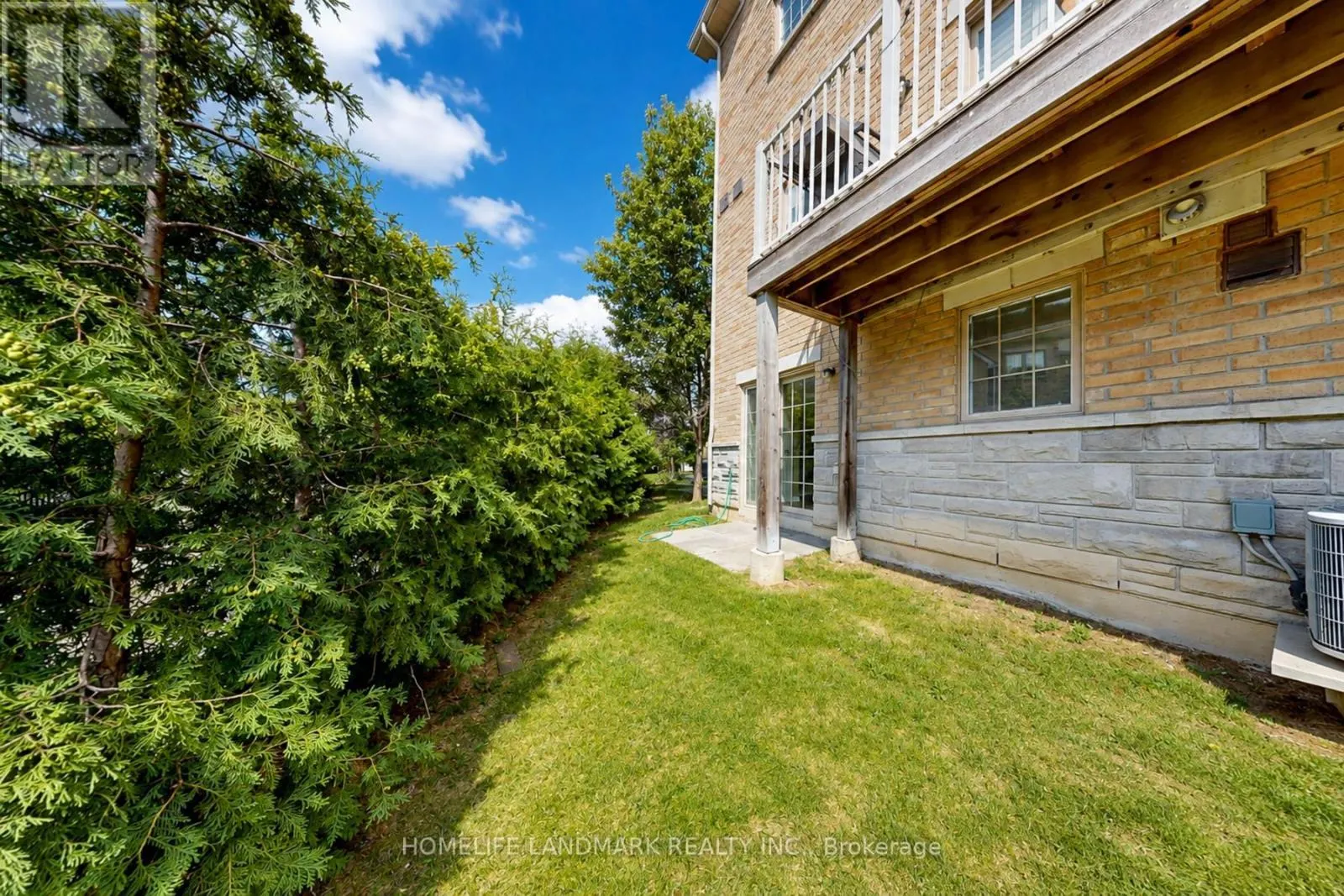 27 - 8900 BATHURST STREET