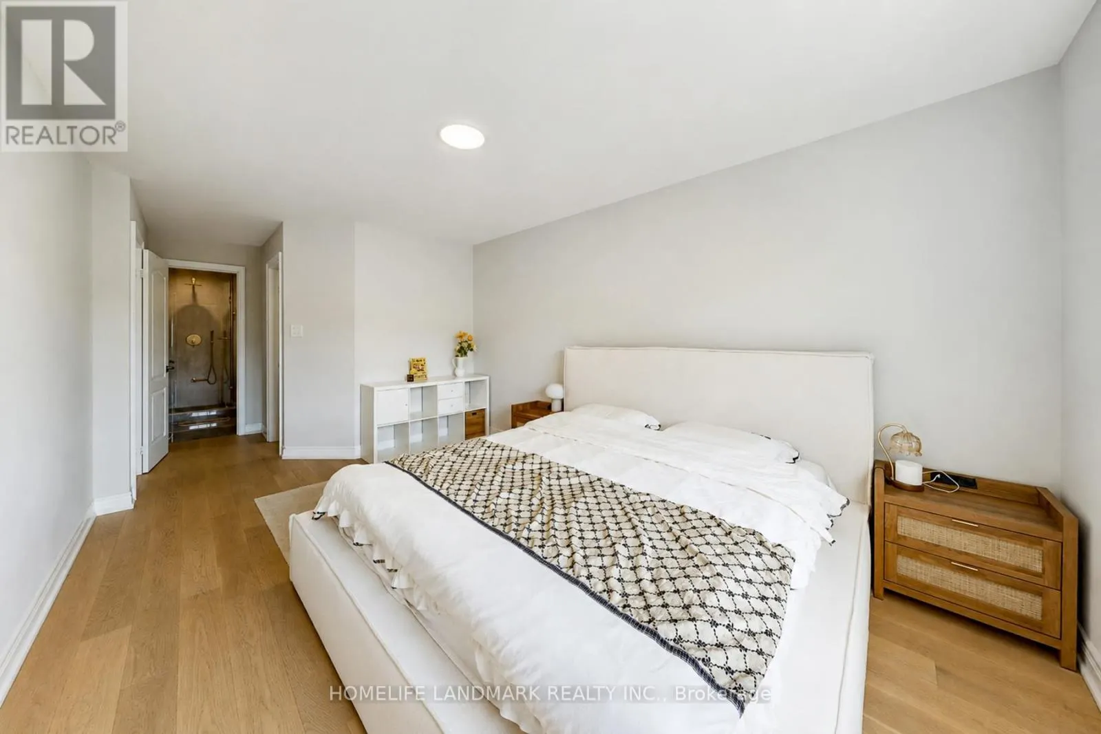 27 - 8900 BATHURST STREET
