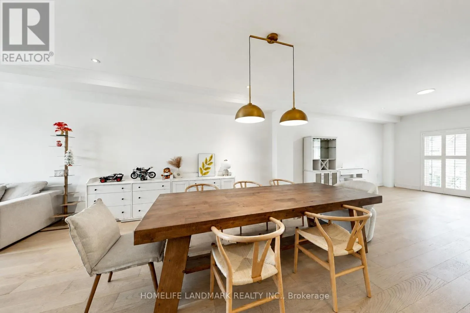 27 - 8900 BATHURST STREET