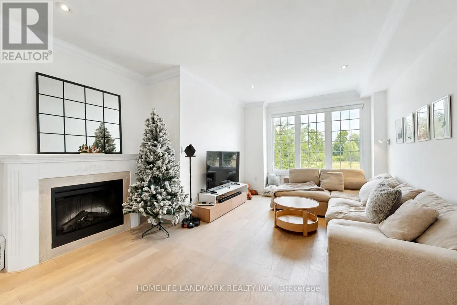 27 - 8900 BATHURST STREET
