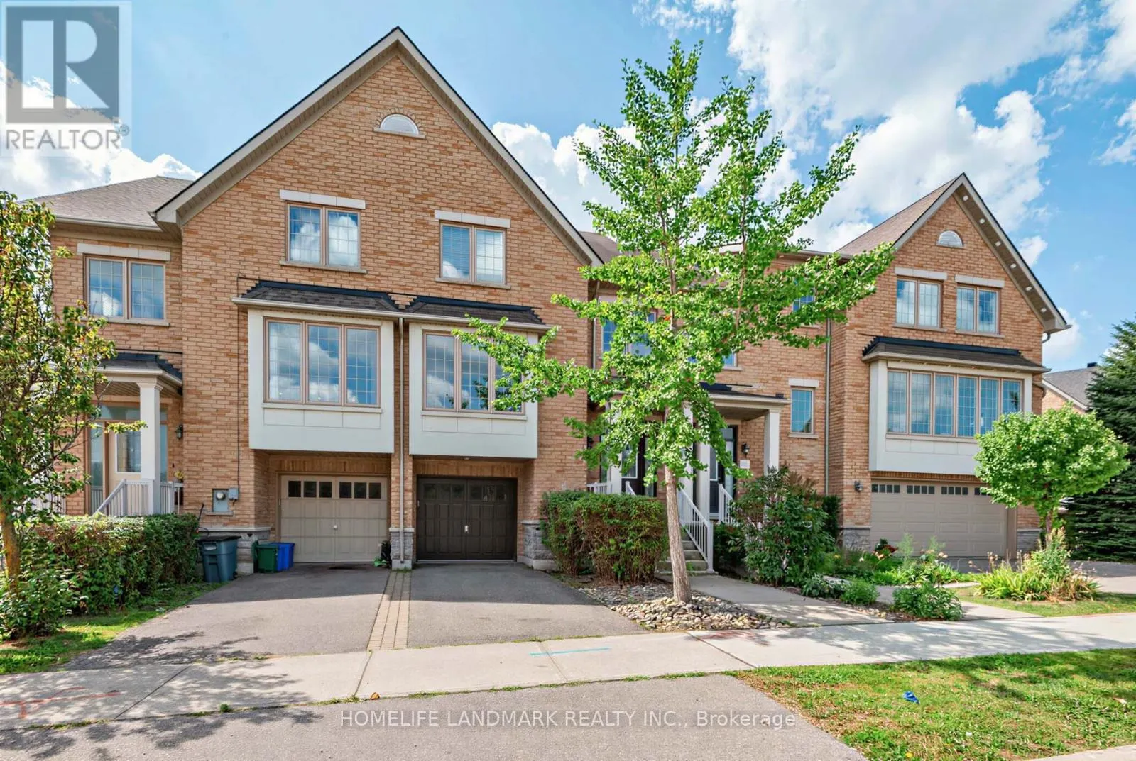 27 - 8900 BATHURST STREET