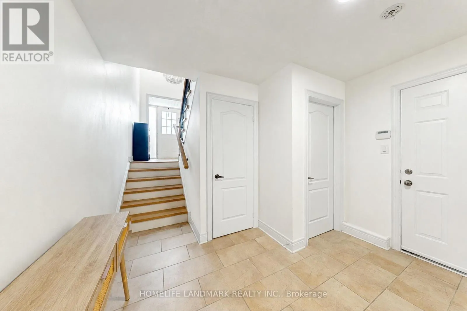 27 - 8900 BATHURST STREET