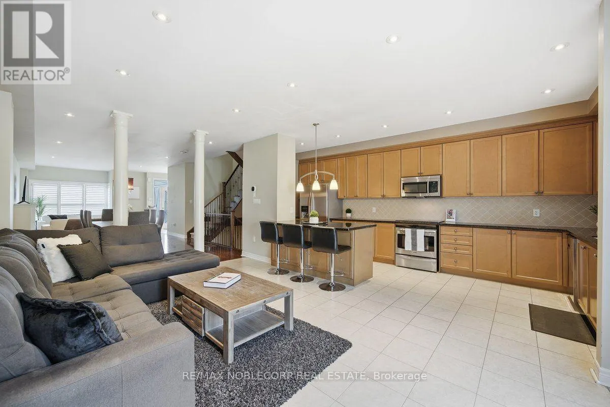 37 - 8900 BATHURST STREET