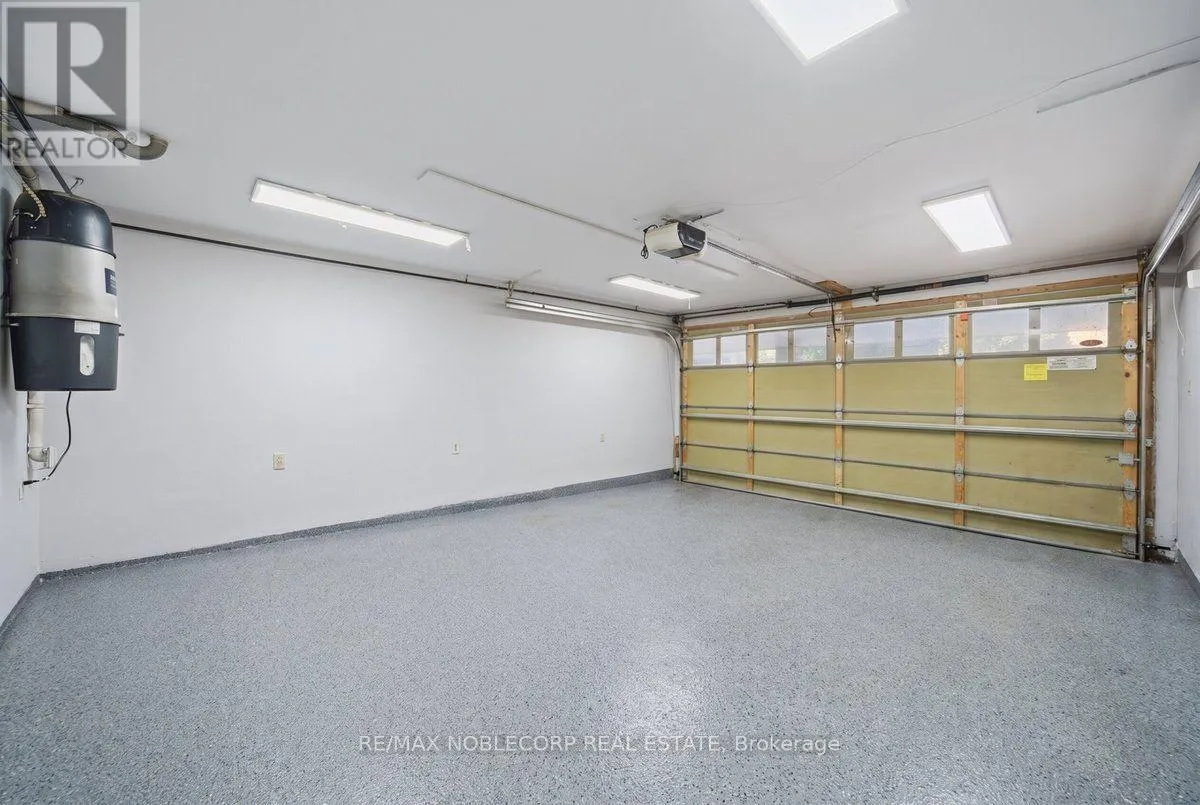 37 - 8900 BATHURST STREET