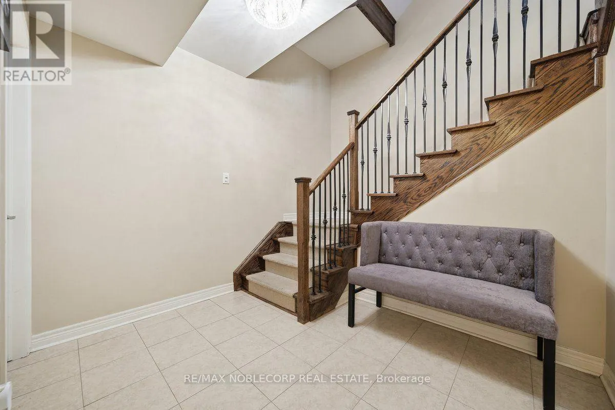 37 - 8900 BATHURST STREET