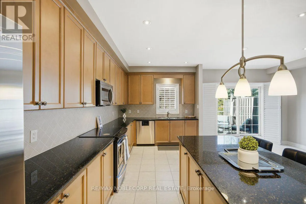 37 - 8900 BATHURST STREET