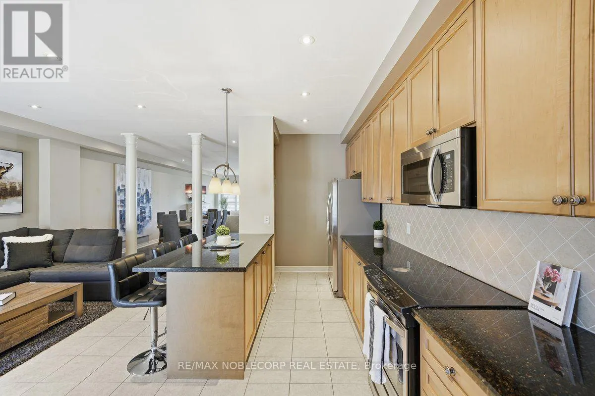 37 - 8900 BATHURST STREET