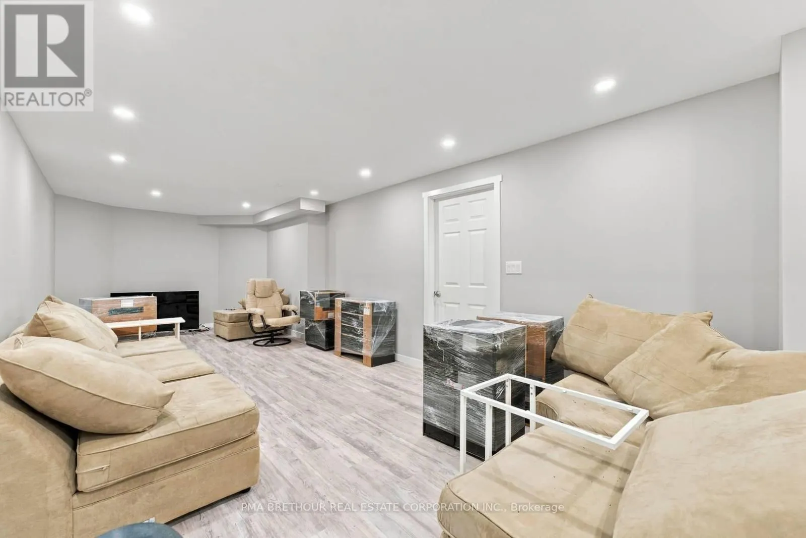 18 DEERGLEN TERRACE