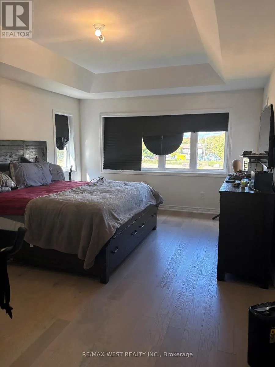 1352 DAVIS LOOP CIRCLE