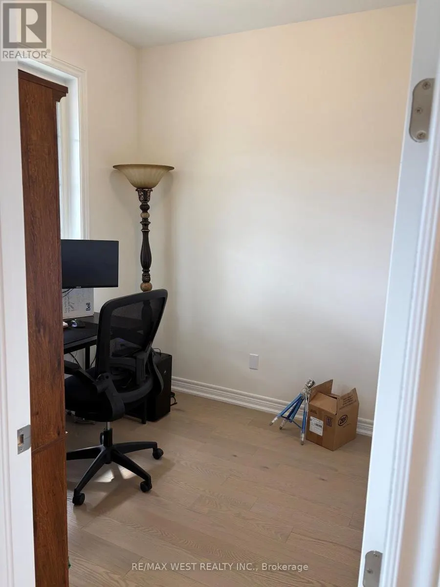 1352 DAVIS LOOP CIRCLE