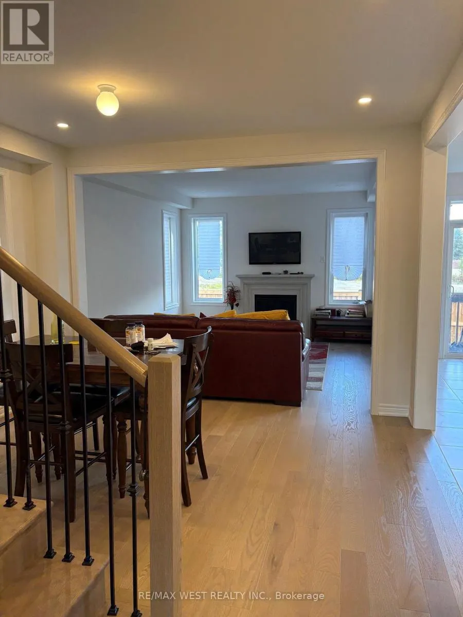 1352 DAVIS LOOP CIRCLE