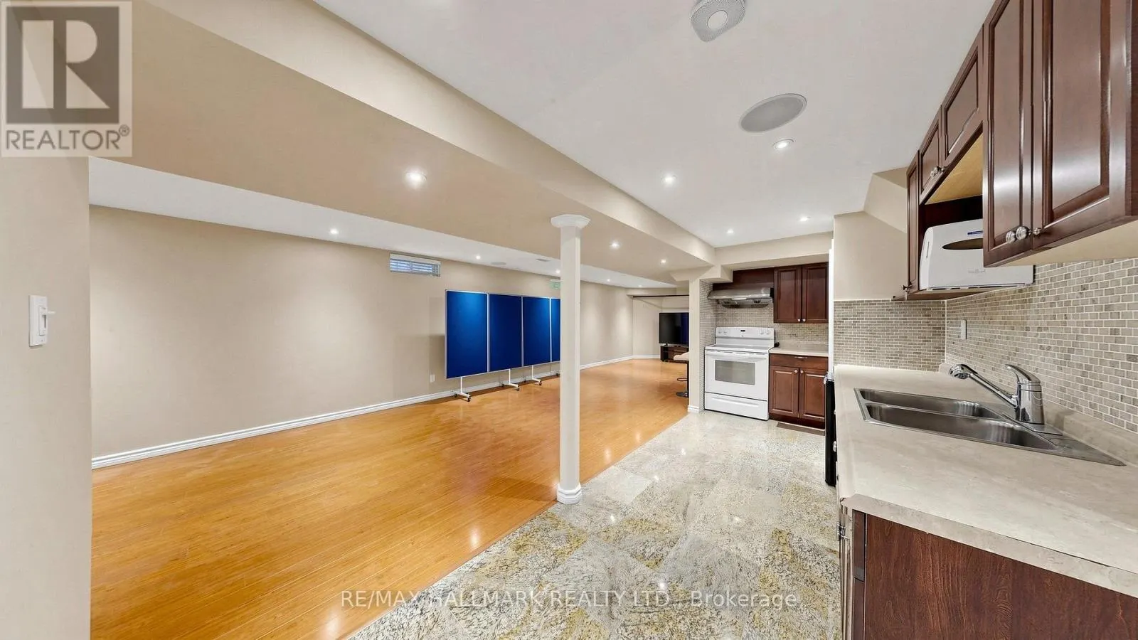 336 ST JOAN OF ARC AVENUE