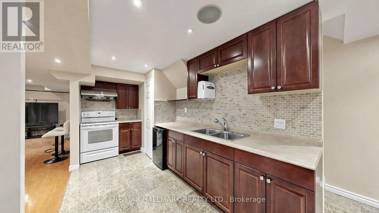 336 ST JOAN OF ARC AVENUE