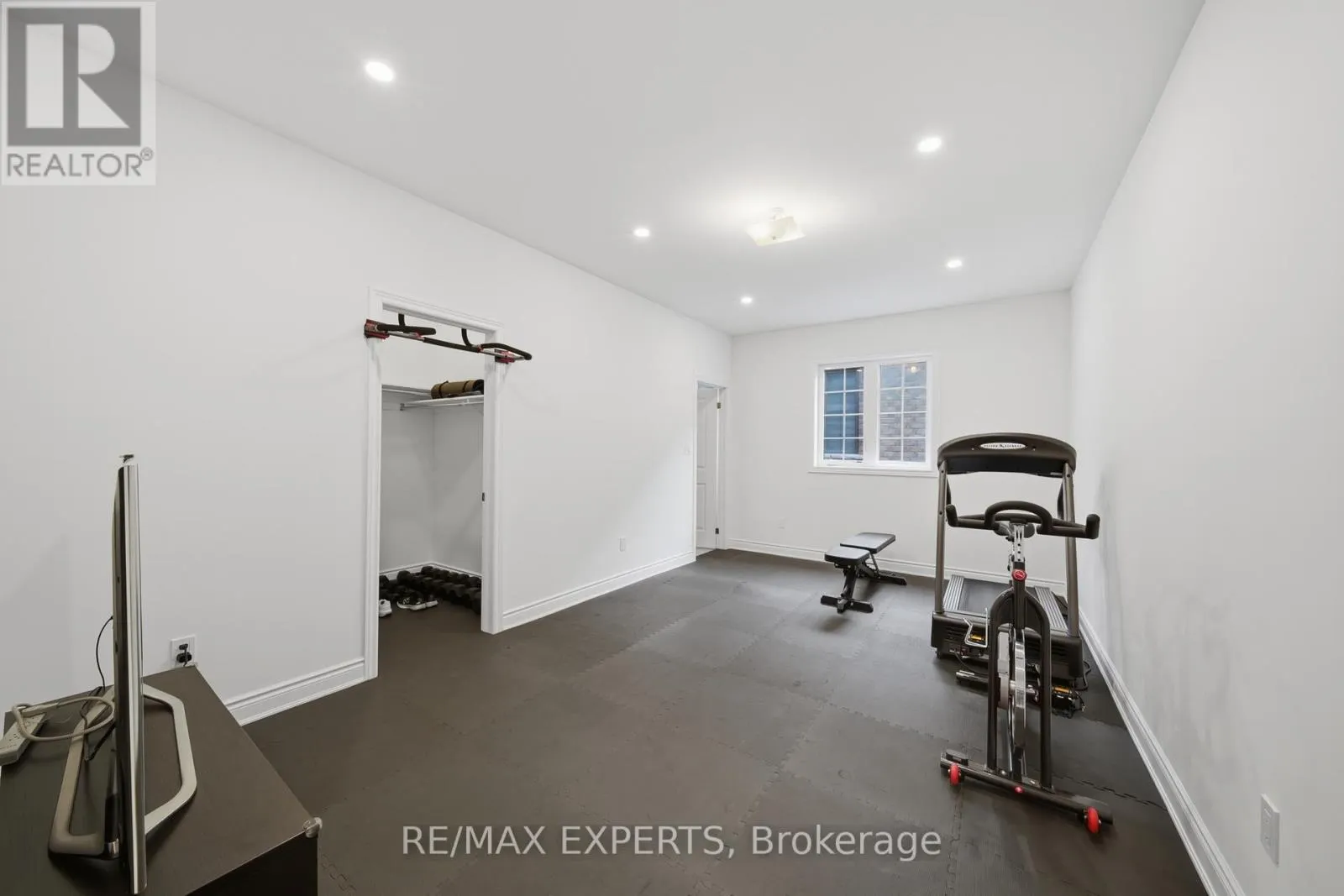 211 STORMONT TRAIL