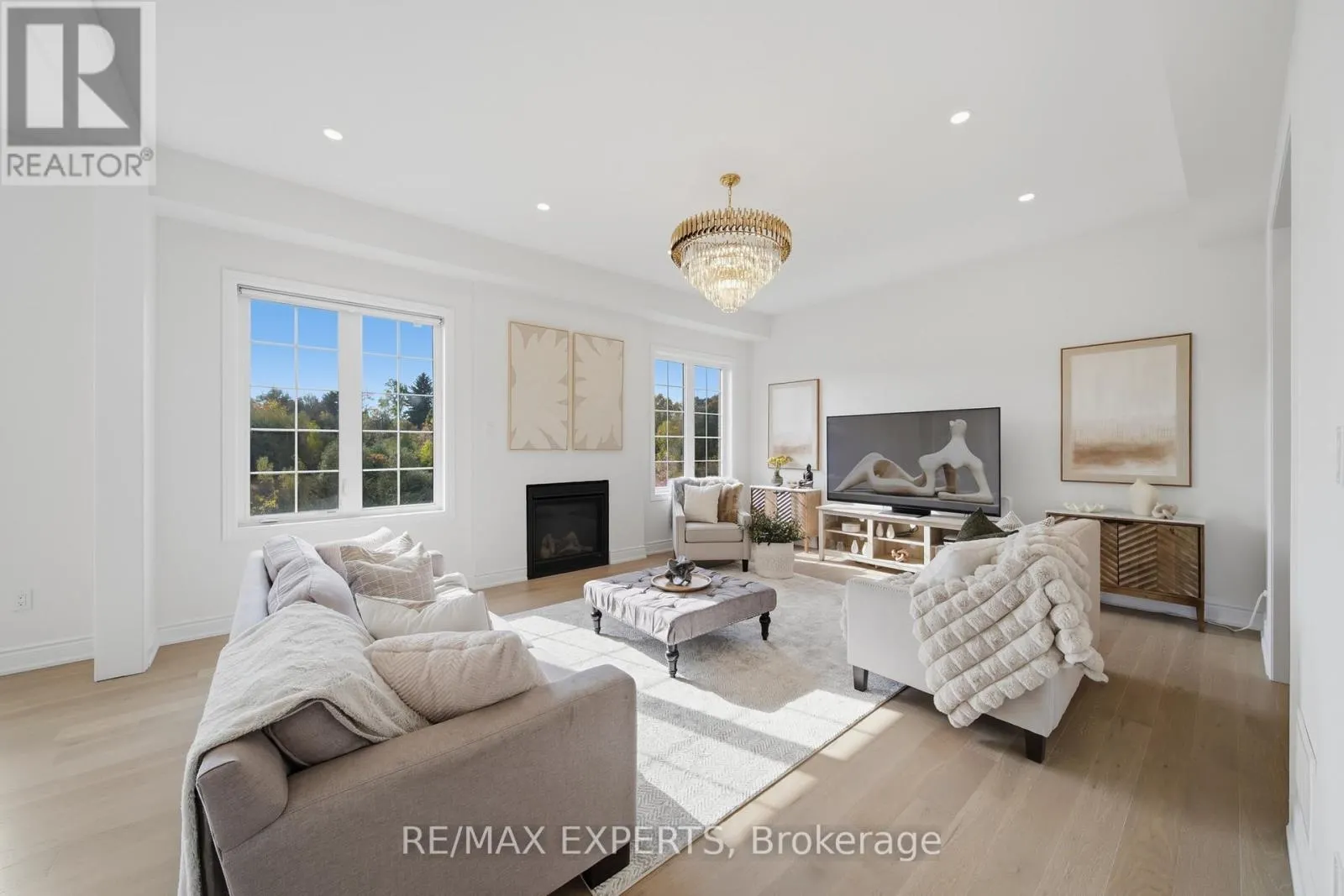 211 STORMONT TRAIL