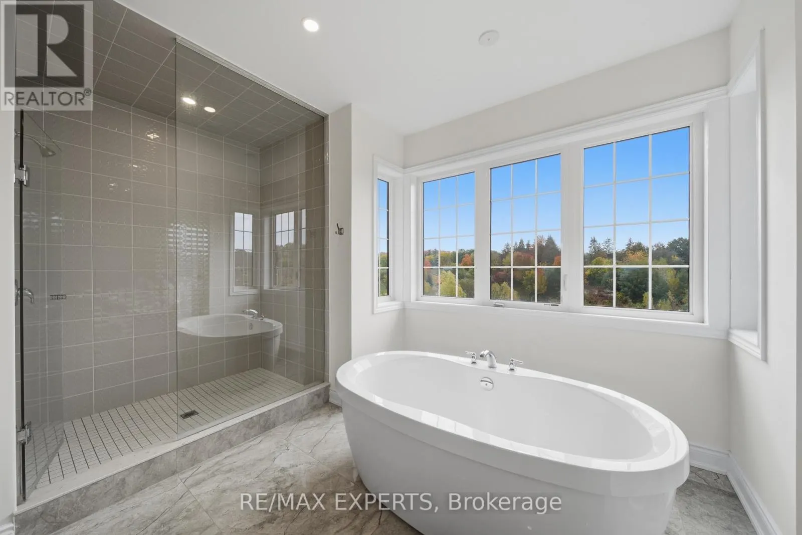 211 STORMONT TRAIL