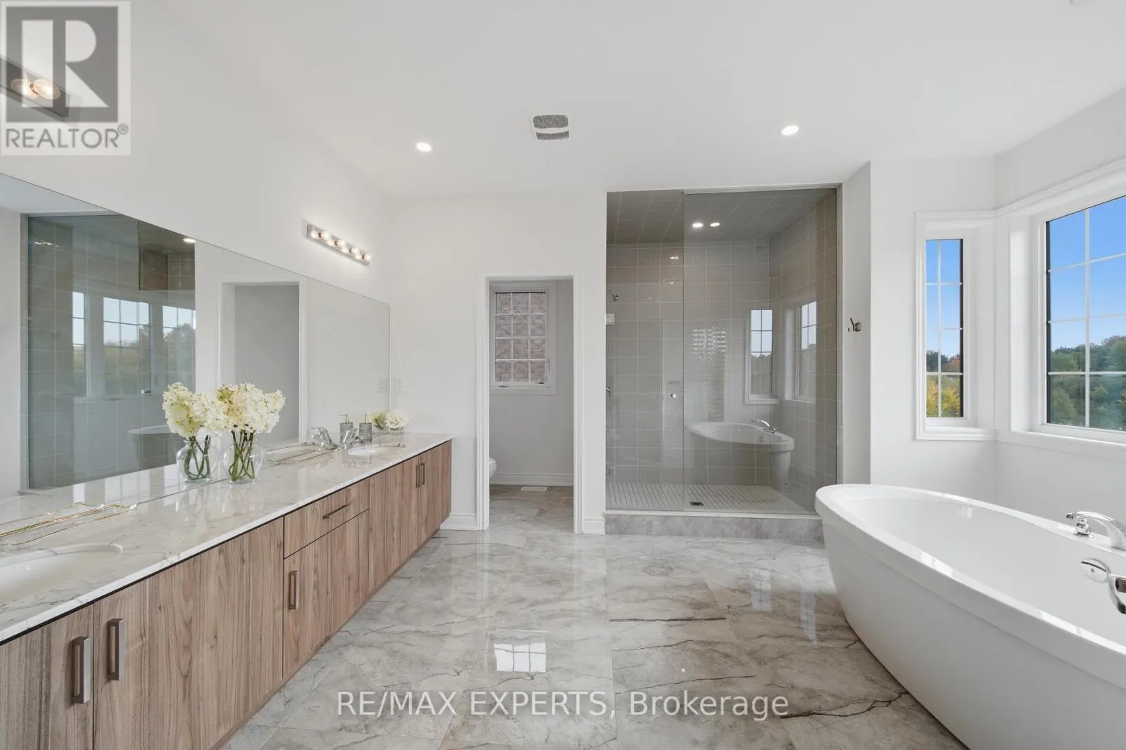 211 STORMONT TRAIL