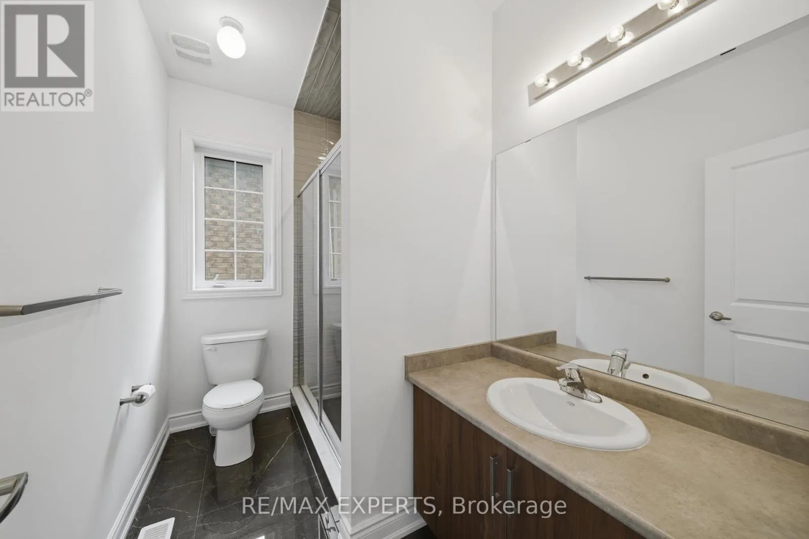 211 STORMONT TRAIL