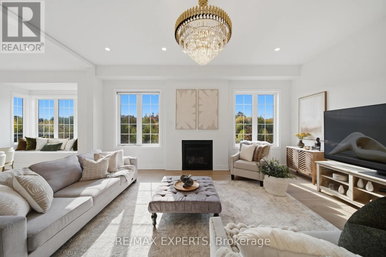 211 STORMONT TRAIL
