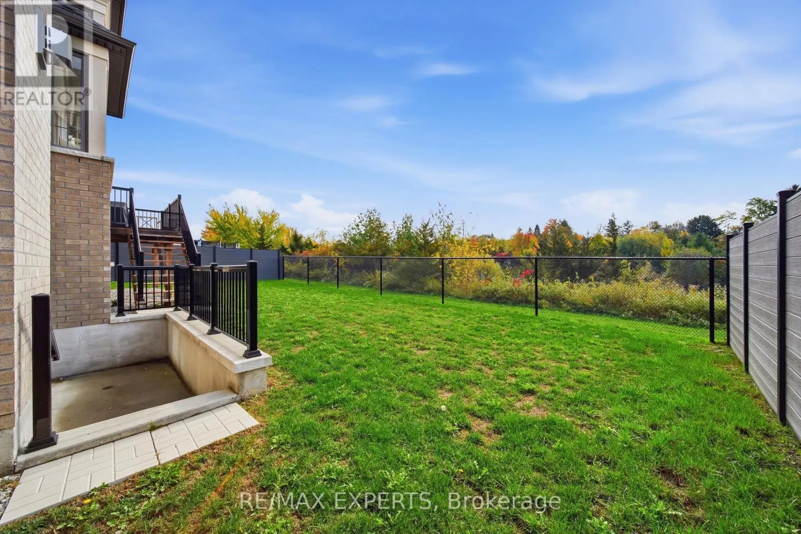 211 STORMONT TRAIL