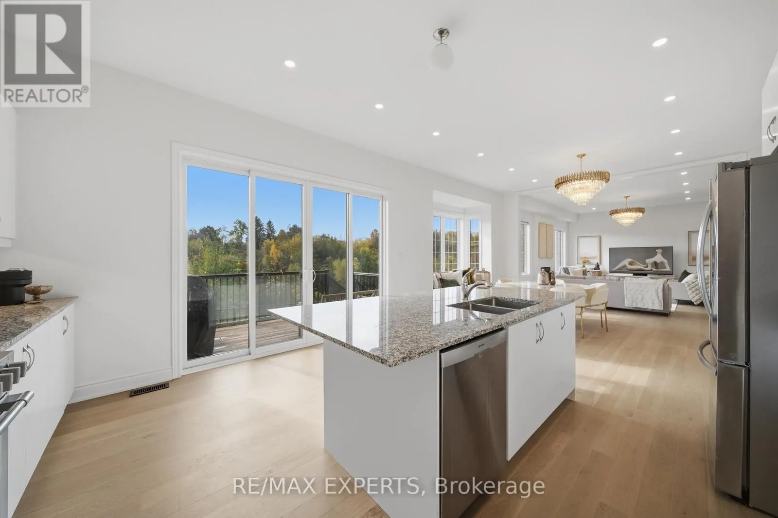 211 STORMONT TRAIL