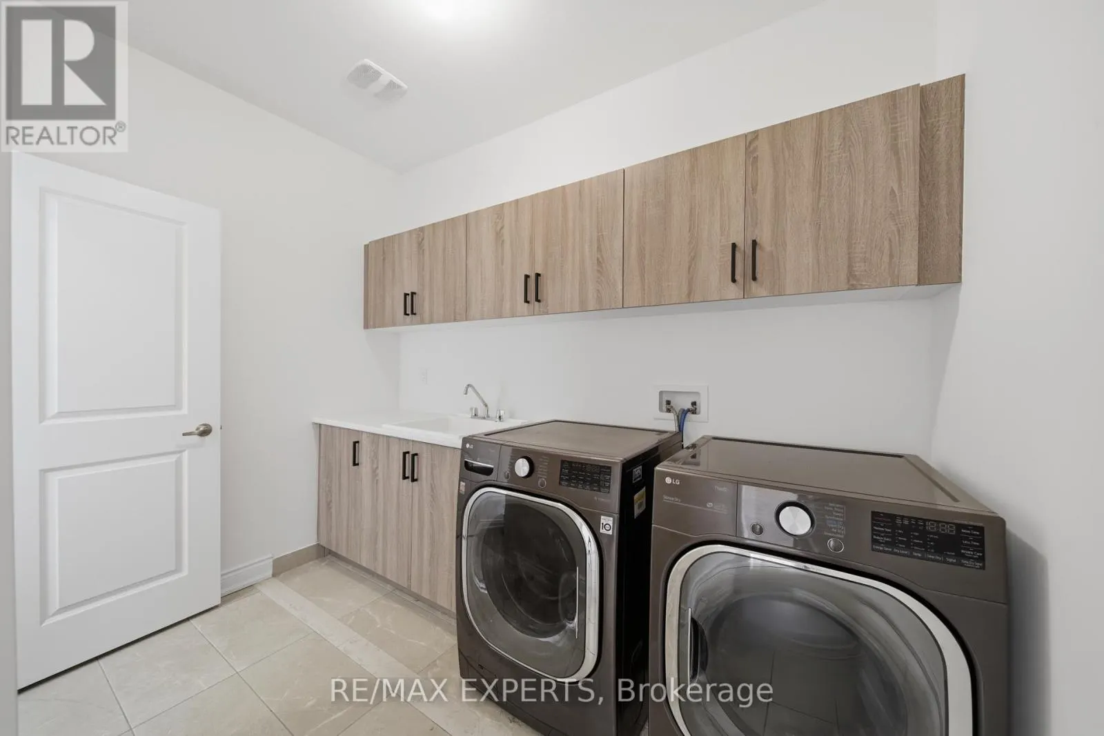 211 STORMONT TRAIL