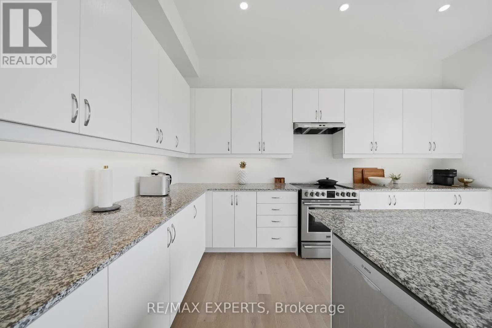 211 STORMONT TRAIL
