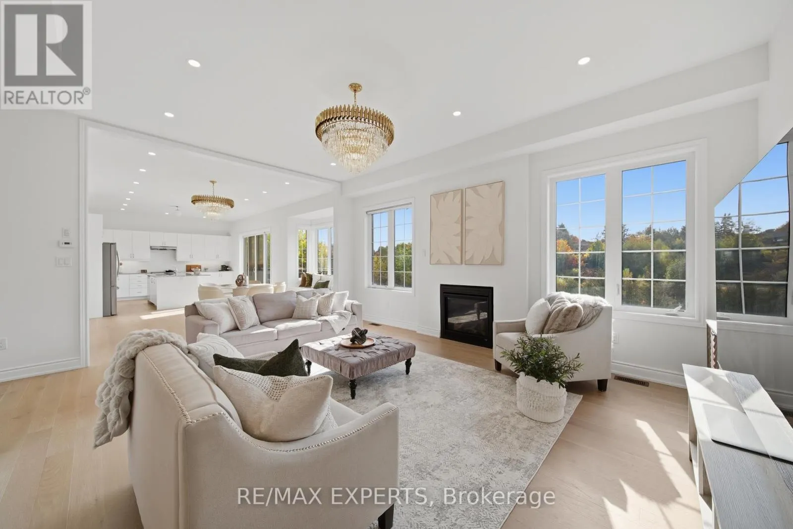 211 STORMONT TRAIL