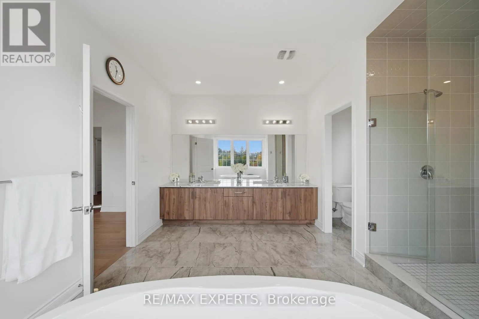 211 STORMONT TRAIL