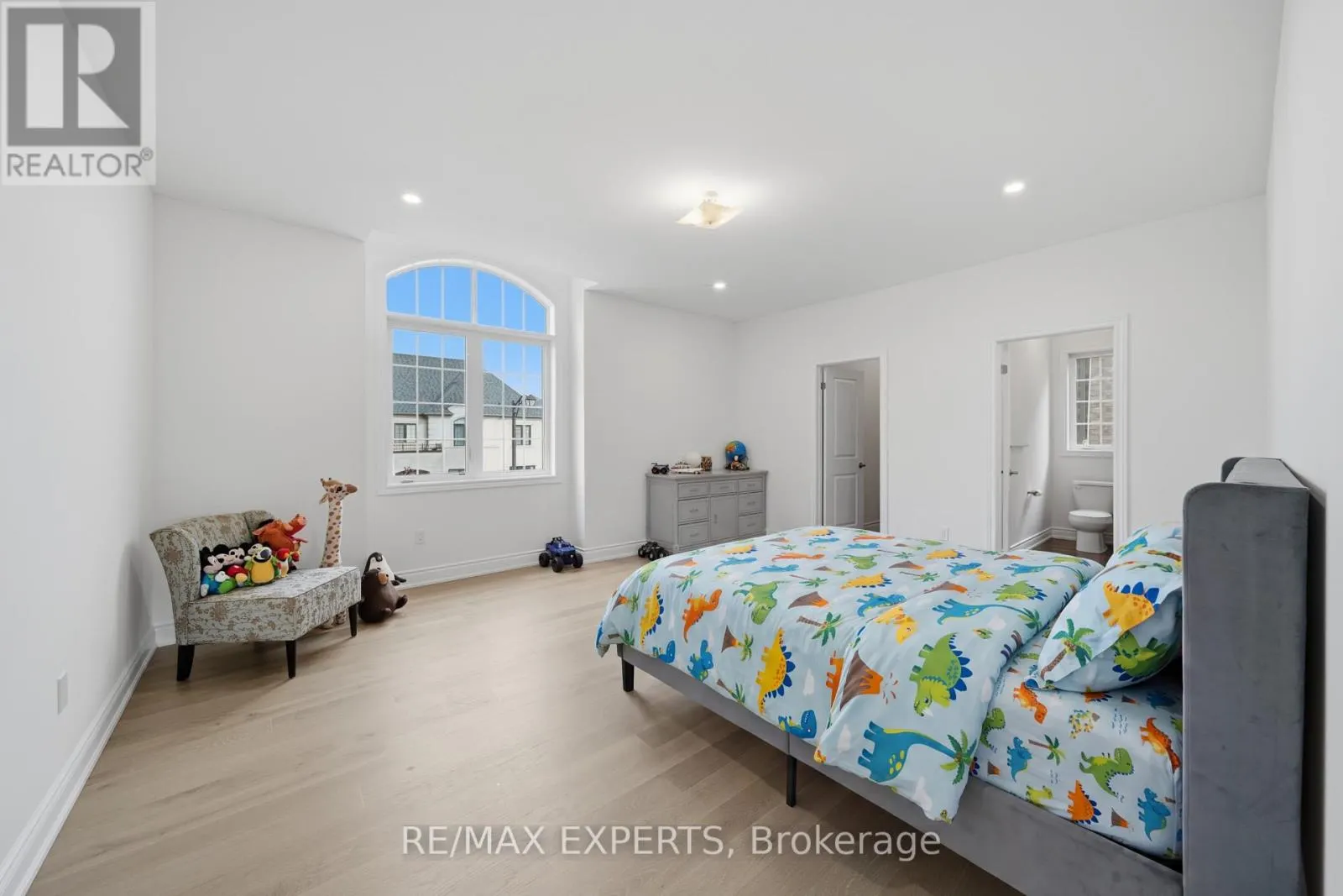 211 STORMONT TRAIL